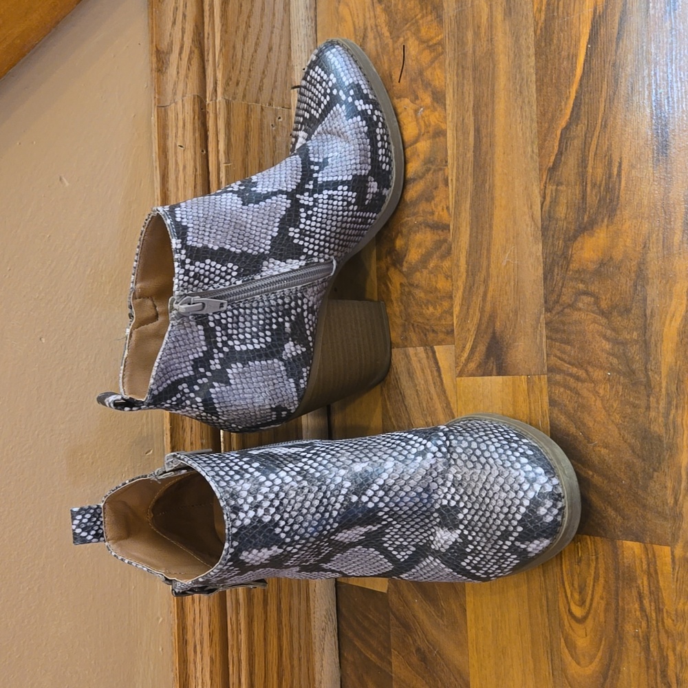 Snakeskin look boots, size 7